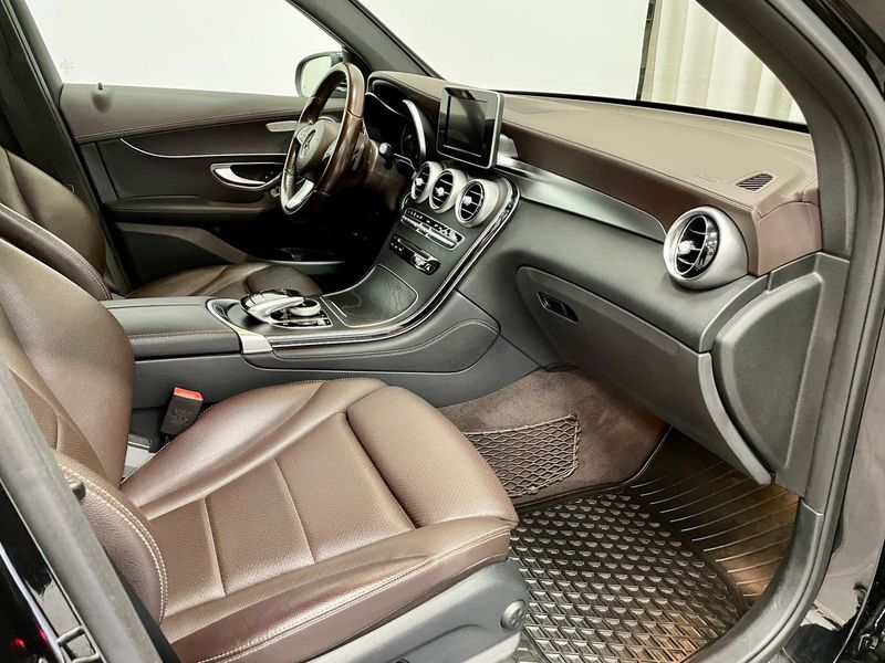 Mercedes GLC250 bild 15