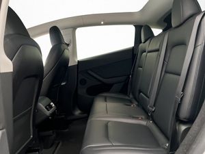Tesla Model Y bild 27