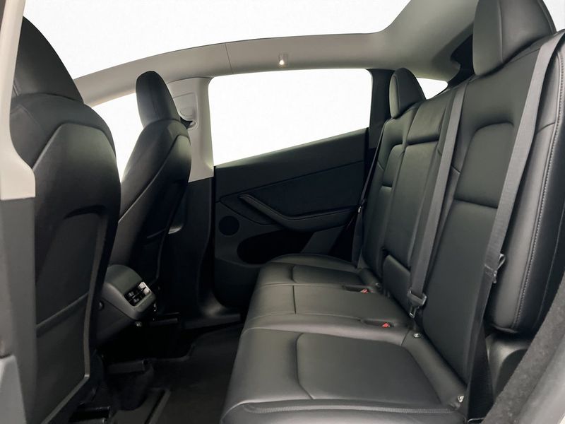 Tesla Model Y bild 27