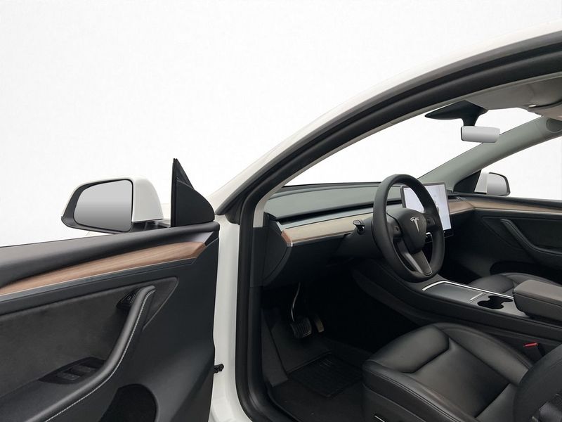 Tesla Model Y bild 12