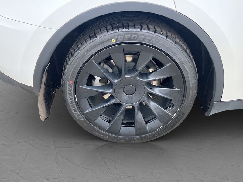 Tesla Model Y bild 32