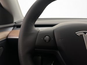 Tesla Model Y bild 17