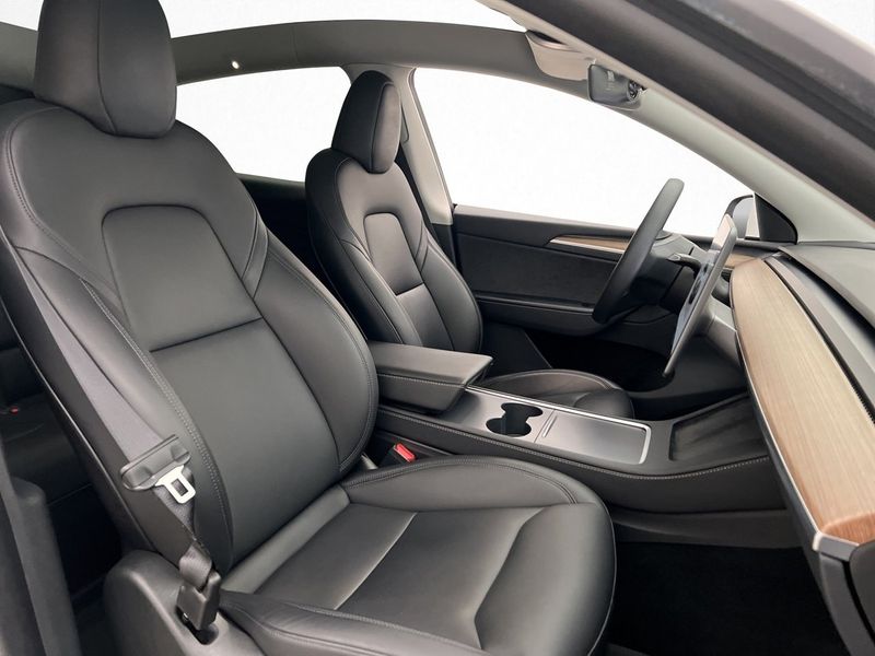Tesla Model Y bild 28