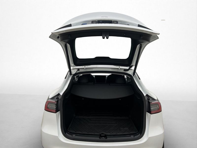 Tesla Model Y bild 11
