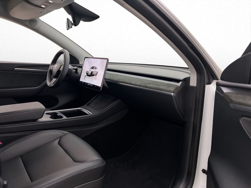 Tesla Model Y bild 33