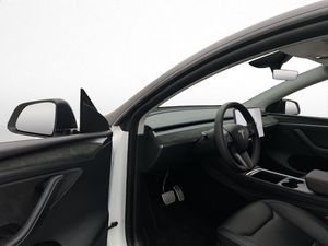 Tesla Model Y bild 14