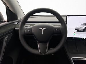 Tesla Model Y bild 18