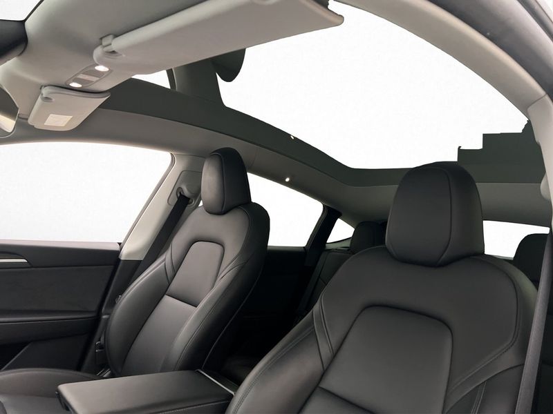 Tesla Model Y bild 17