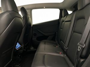 Tesla Model Y bild 31