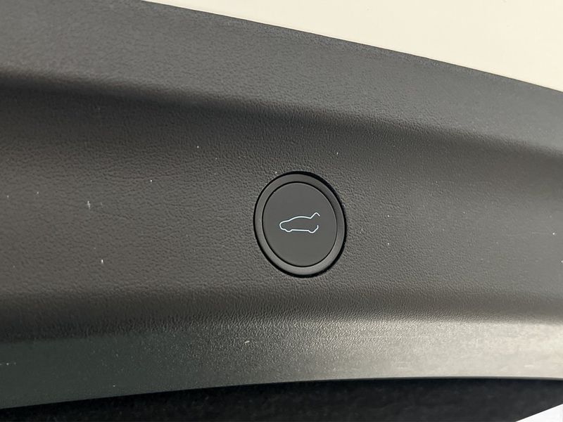 Tesla Model Y bild 13