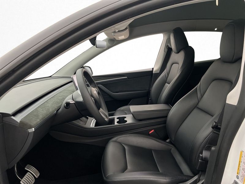 Tesla Model Y bild 15