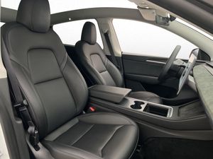 Tesla Model Y bild 32