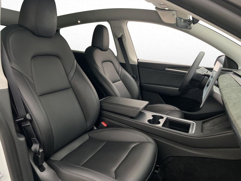 Tesla Model Y bild 32