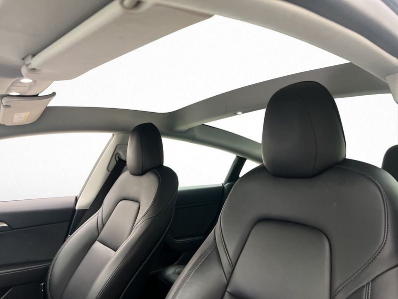 Tesla Model 3 bild 18