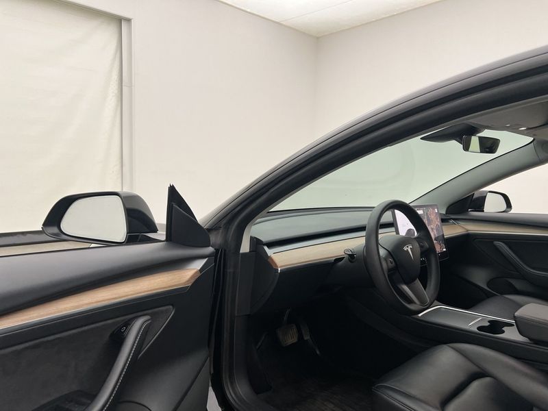 Tesla Model 3 bild 11