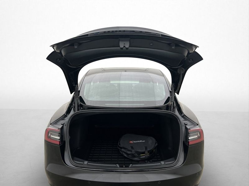 Tesla Model 3 bild 30