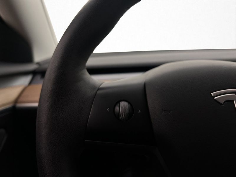 Tesla Model 3 bild 19