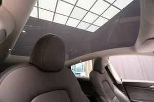 Tesla Model Y bild 12