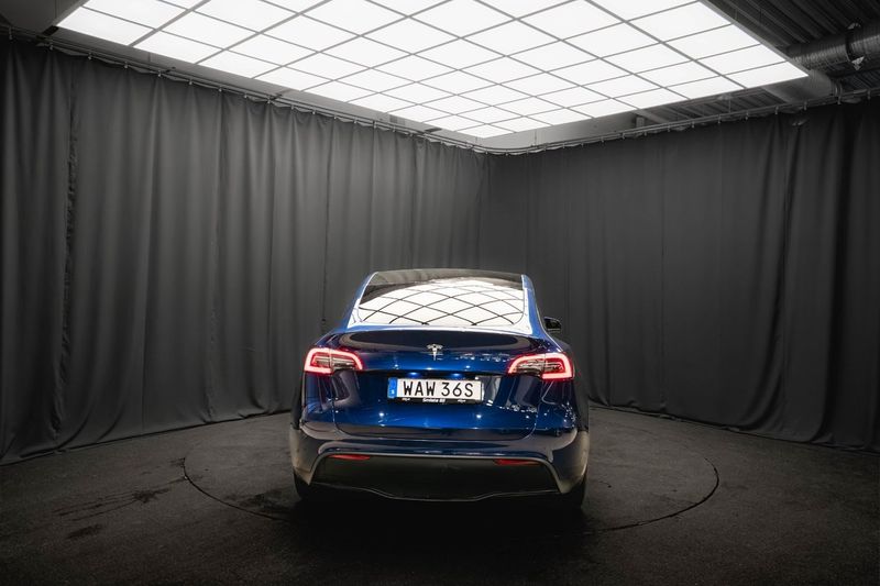 Tesla Model Y bild 8