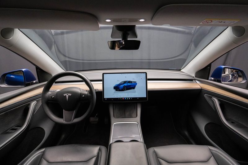 Tesla Model Y bild 13