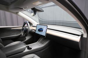 Tesla Model Y bild 15