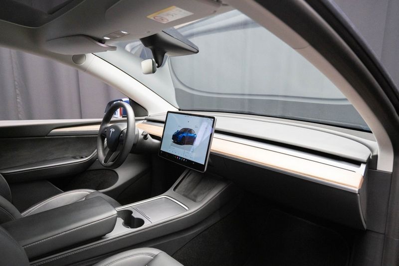 Tesla Model Y bild 15