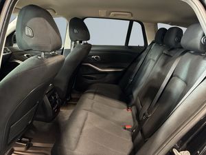 BMW 330 bild 13