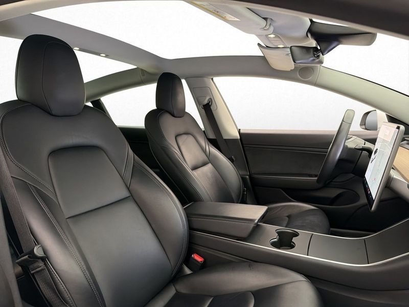 Tesla Model 3 bild 15