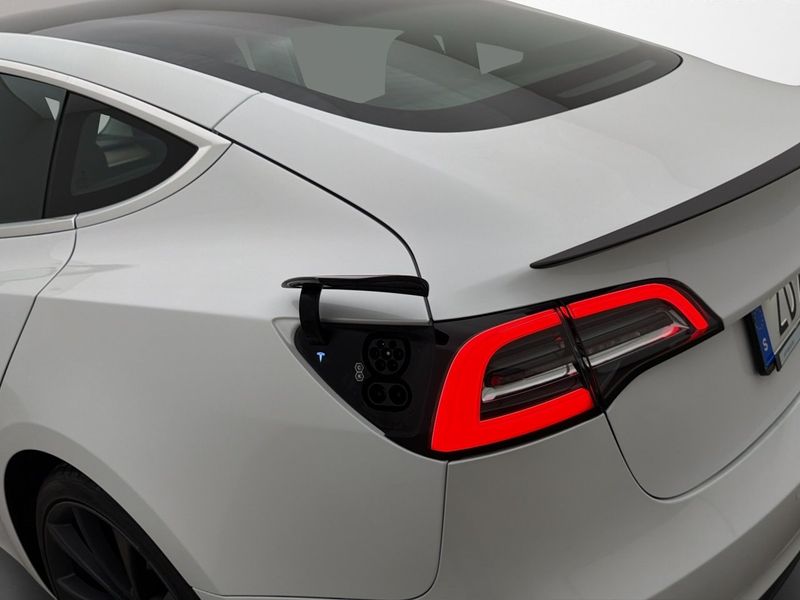 Tesla Model 3 bild 11
