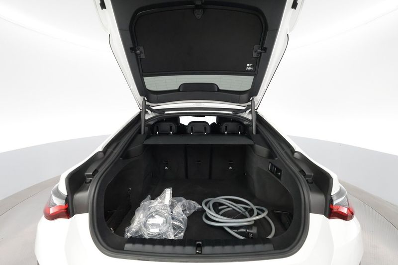 BMW i4 bild 28