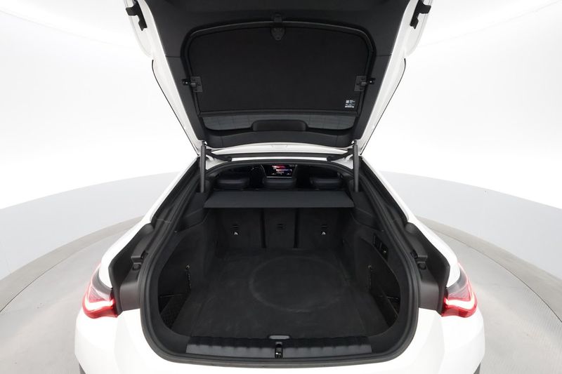 BMW i4 bild 26