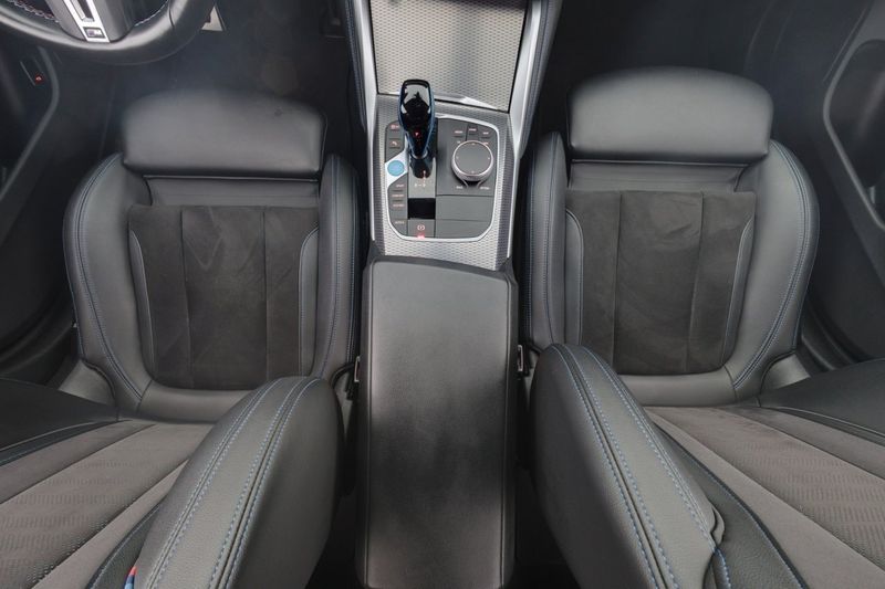 BMW i4 bild 14