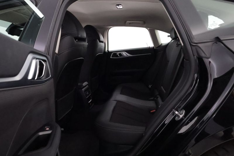 BMW i4 bild 12