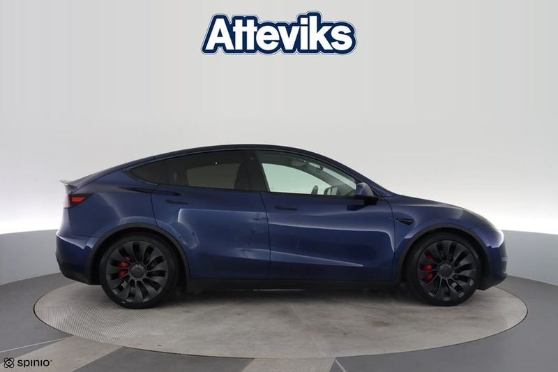Tesla Model Y bild 2