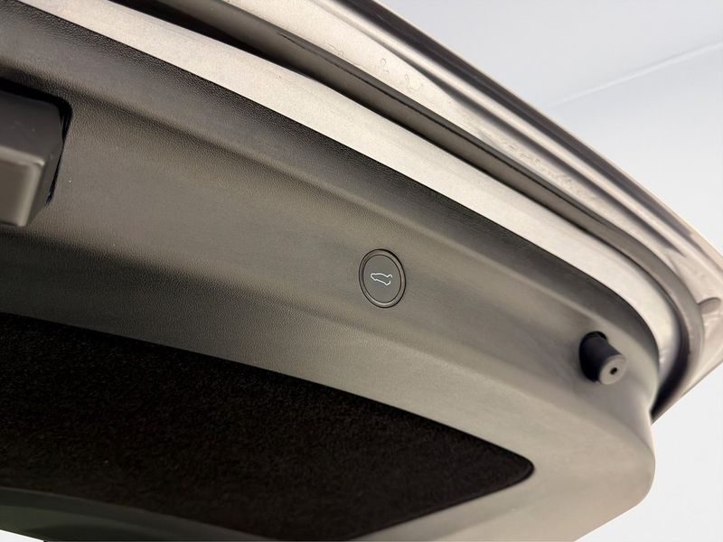 Tesla Model Y bild 17