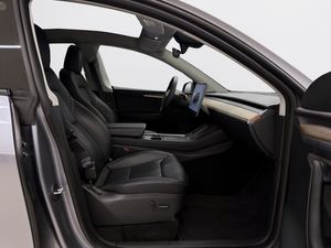 Tesla Model Y bild 15