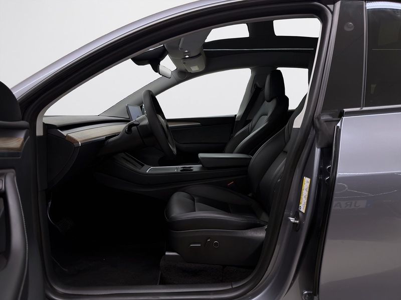 Tesla Model Y bild 8