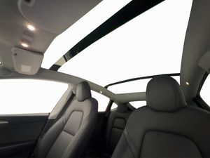 Tesla Model Y bild 18
