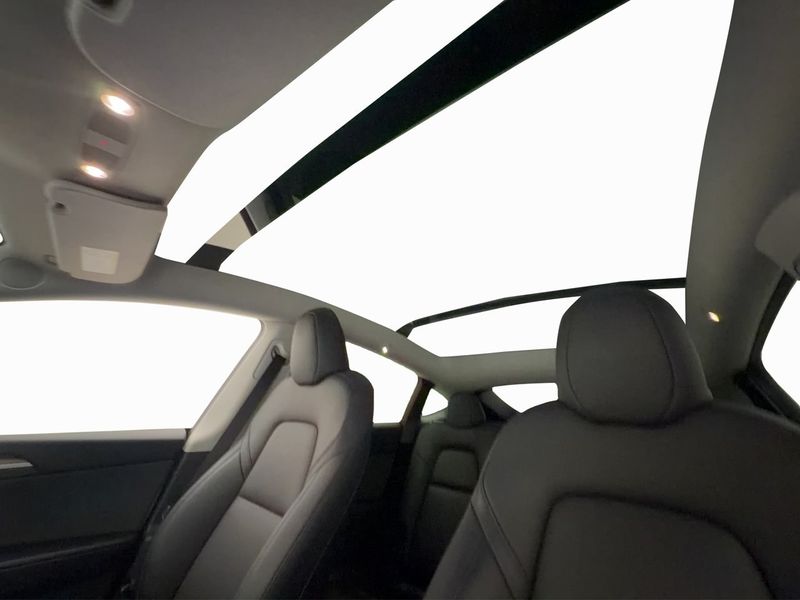 Tesla Model Y bild 18