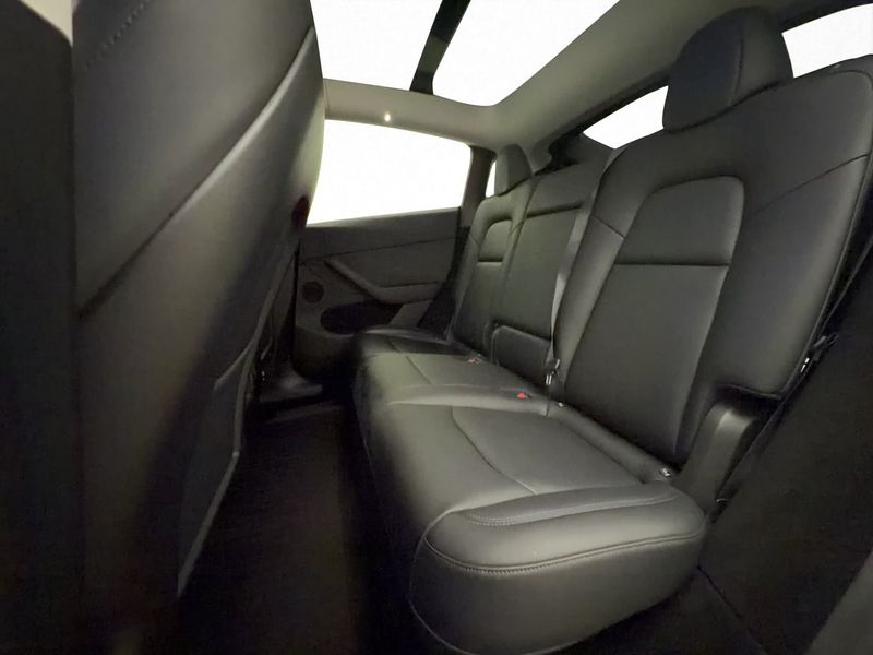 Tesla Model Y bild 17