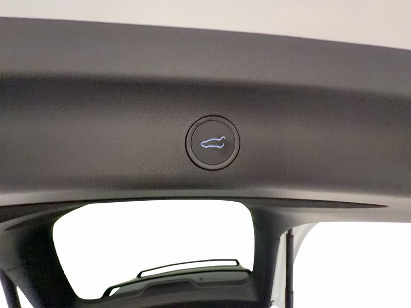 Tesla Model Y bild 30