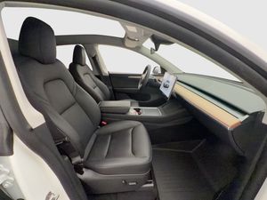 Tesla Model Y bild 15