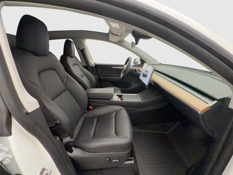 Tesla Model Y bild 15