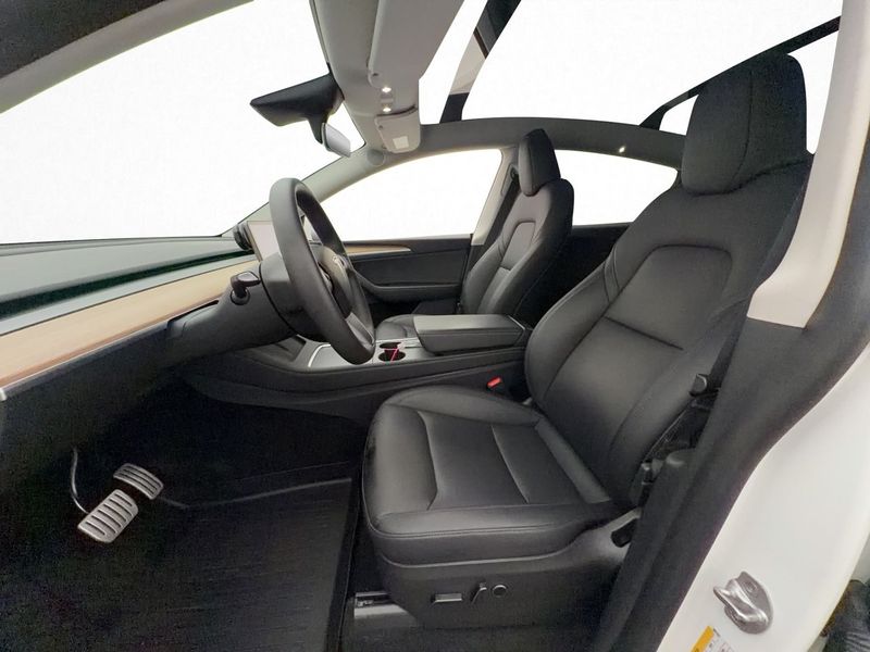 Tesla Model Y bild 12