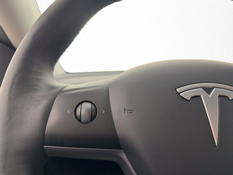 Tesla Model Y bild 19