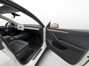Tesla Model Y bild 16