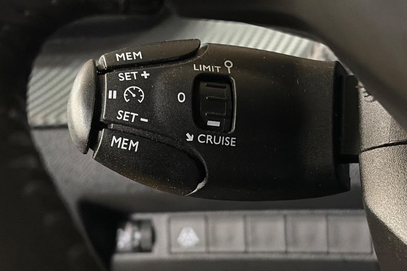 Peugeot 208 bild 24