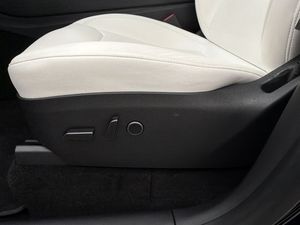 Tesla Model Y bild 14