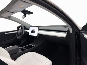 Tesla Model Y bild 28