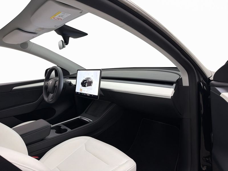 Tesla Model Y bild 28